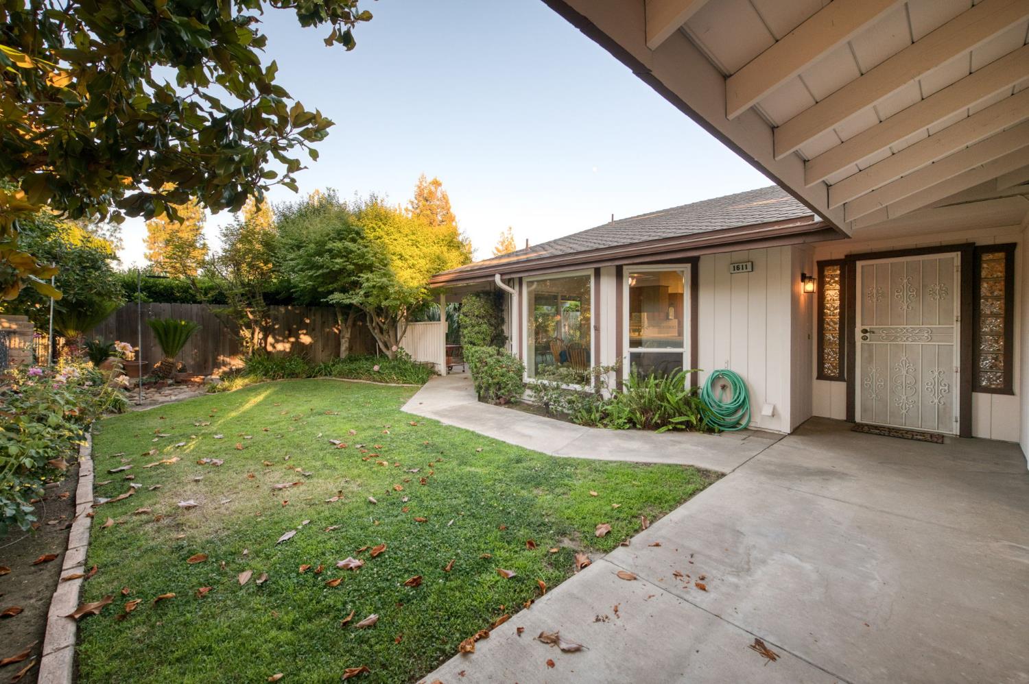1611 W Mesa Ave, Fresno, CA 93711