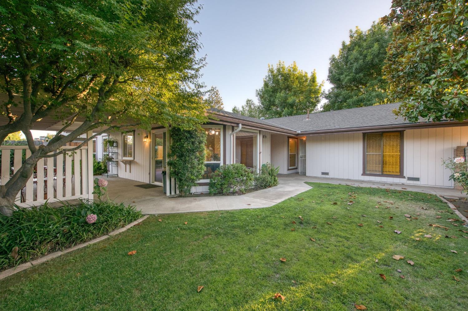 1611 W Mesa Ave, Fresno, CA 93711