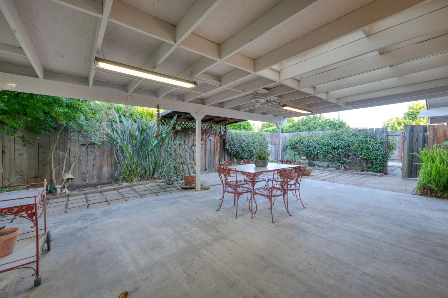 1611 W Mesa Ave, Fresno, CA 93711