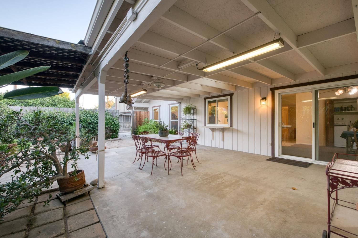 1611 W Mesa Ave, Fresno, CA 93711