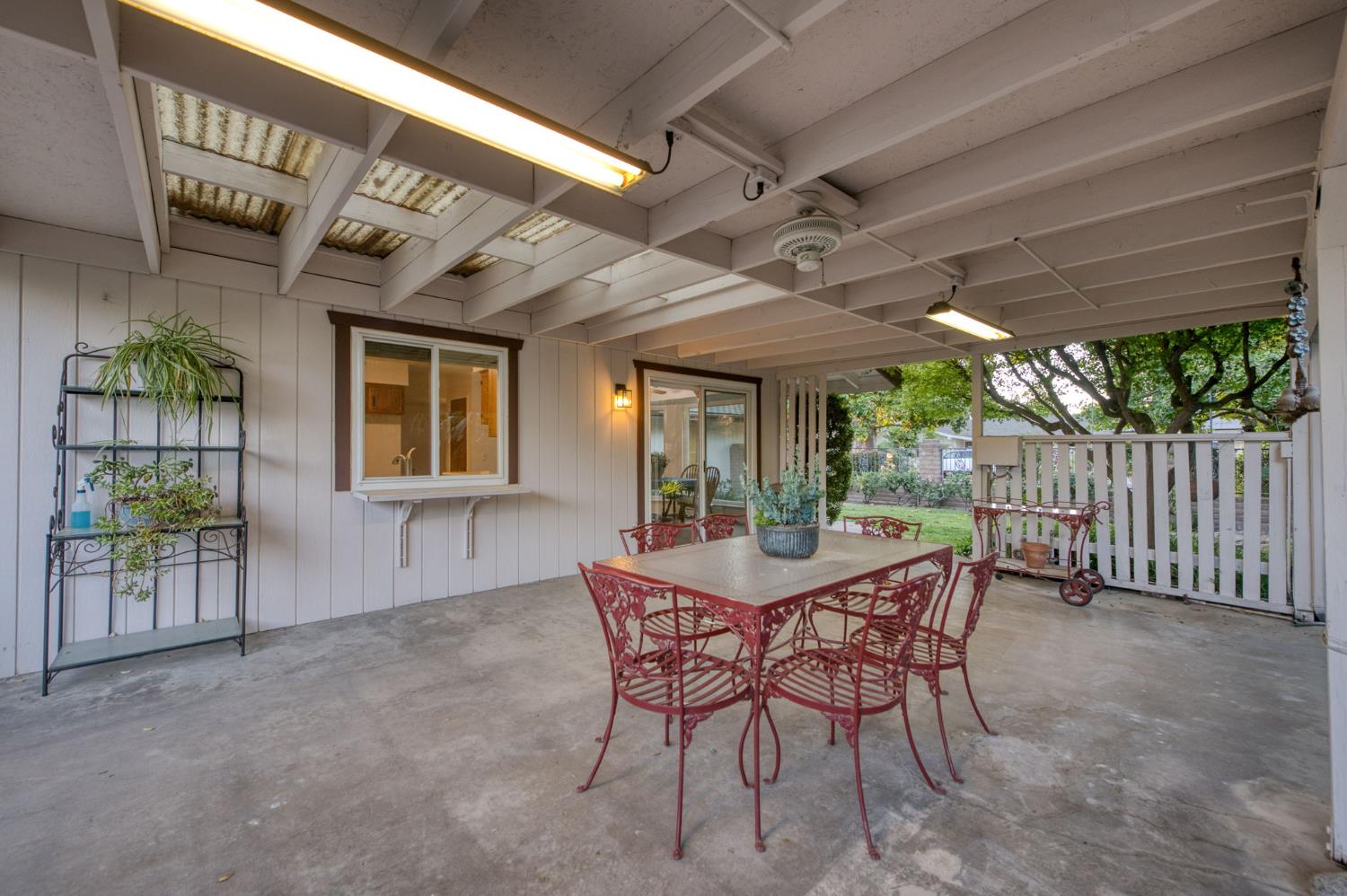 1611 W Mesa Ave, Fresno, CA 93711