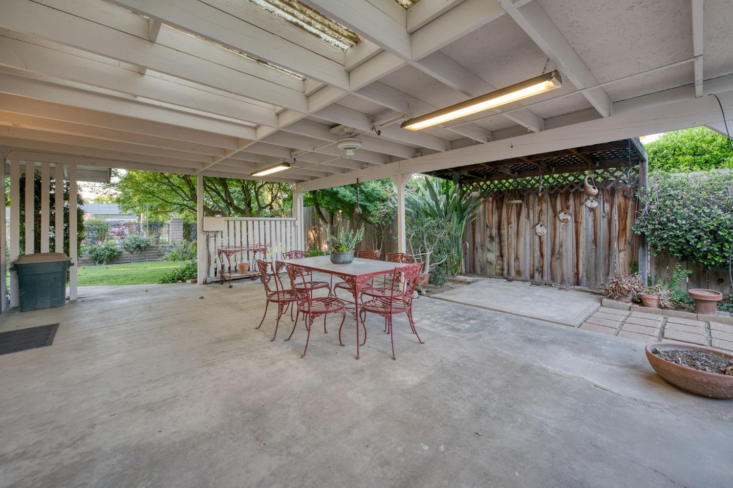 1611 W Mesa Ave, Fresno, CA 93711