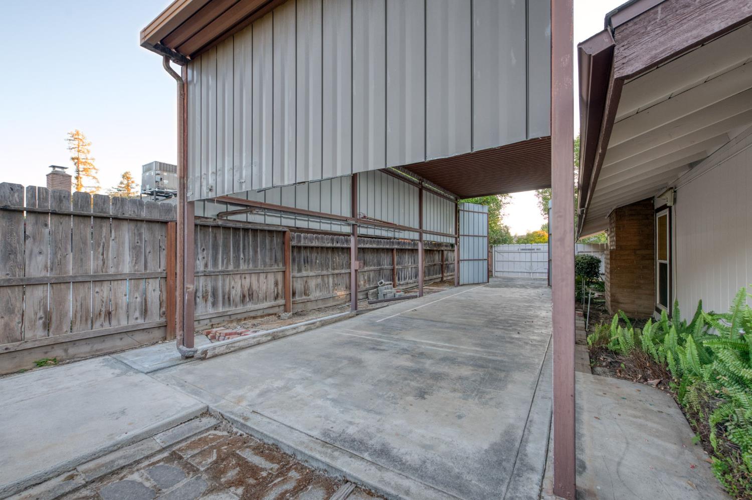 1611 W Mesa Ave, Fresno, CA 93711