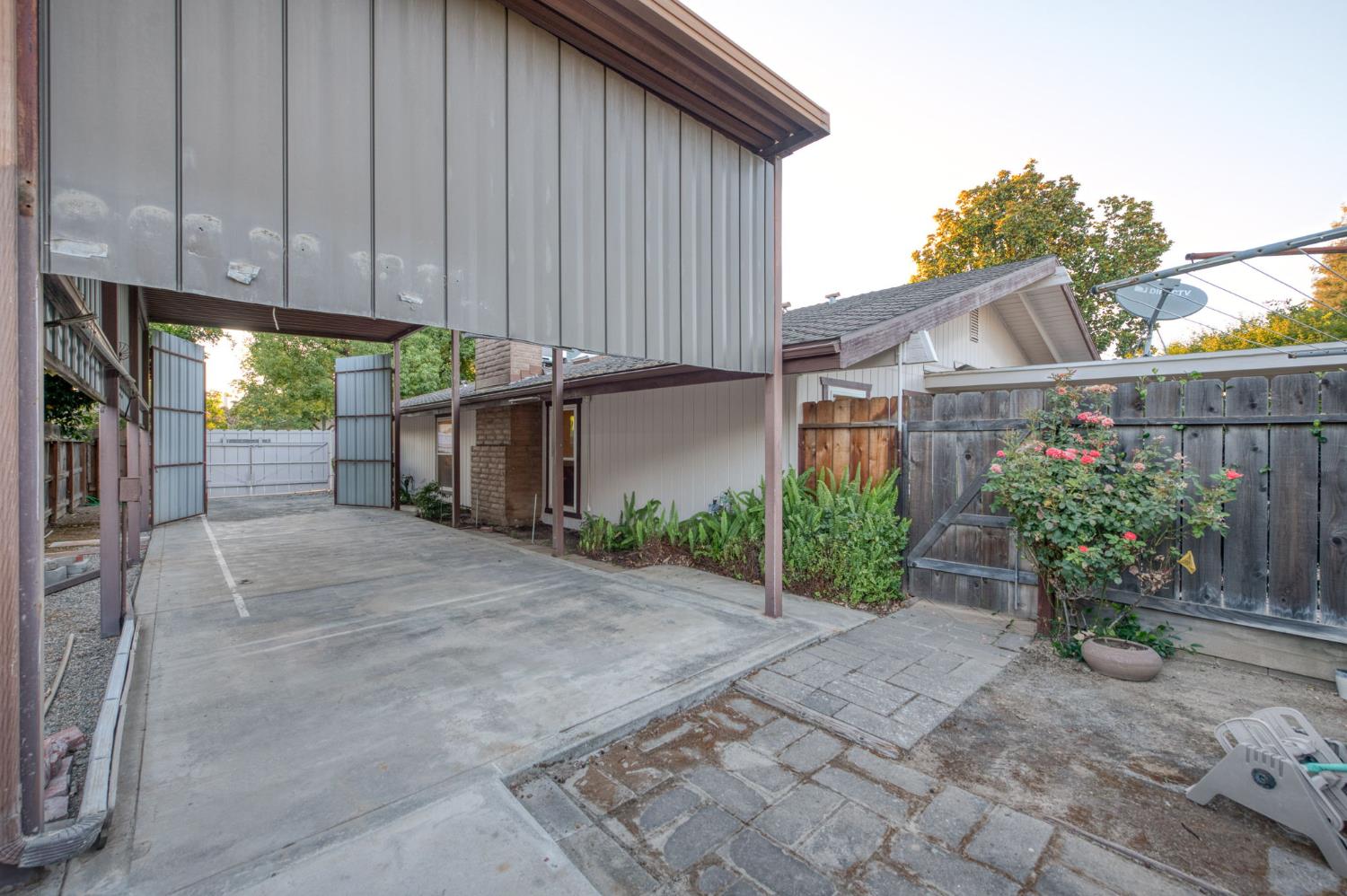 1611 W Mesa Ave, Fresno, CA 93711