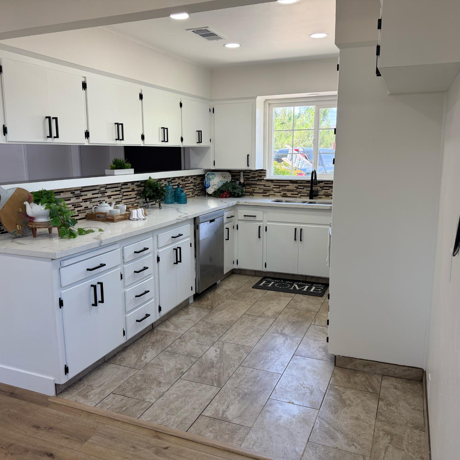 1830 W 5Th St, Madera, CA 93637