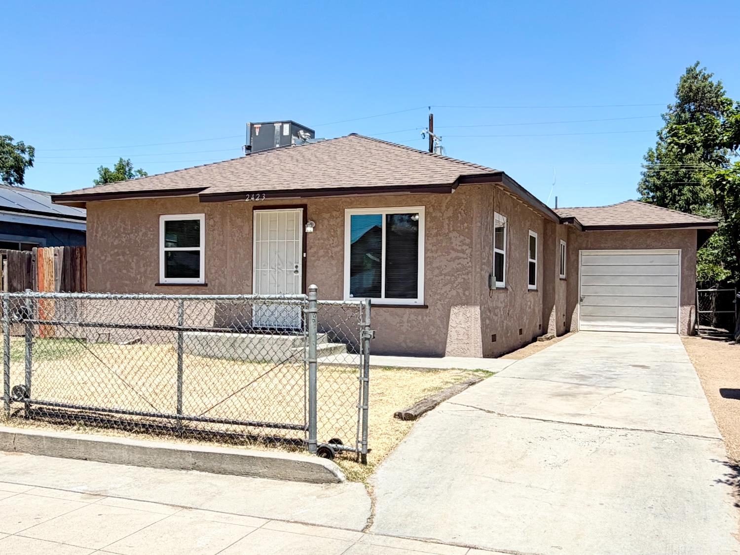 2421 E Clay Ave, Fresno, CA 93701