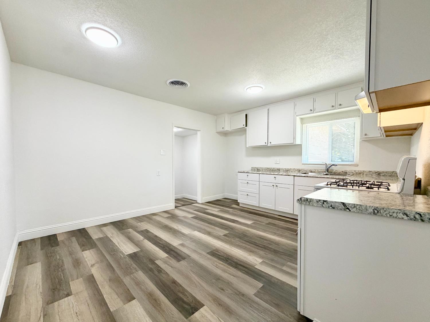 2421 E Clay Ave, Fresno, CA 93701
