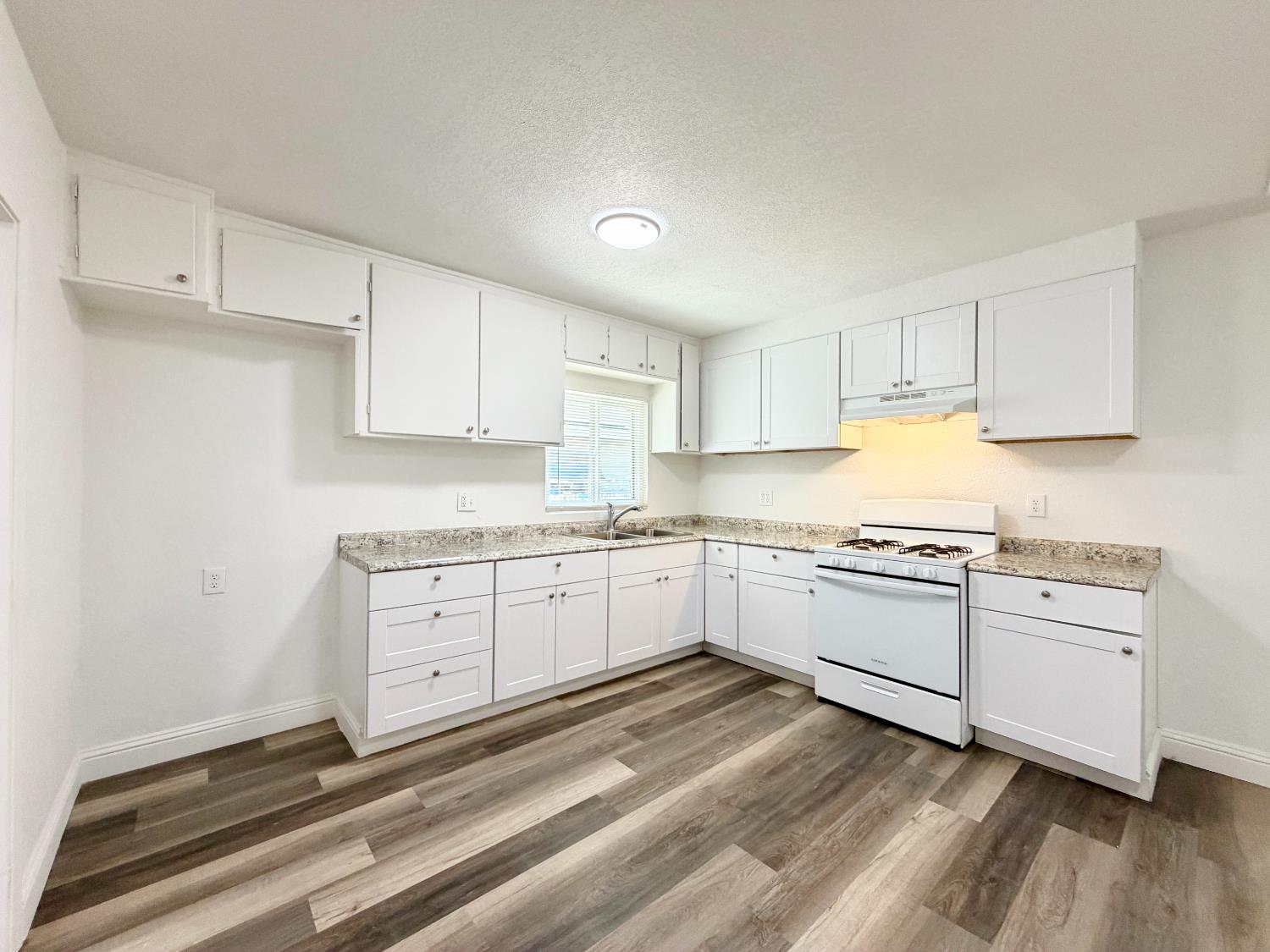 2421 E Clay Ave, Fresno, CA 93701