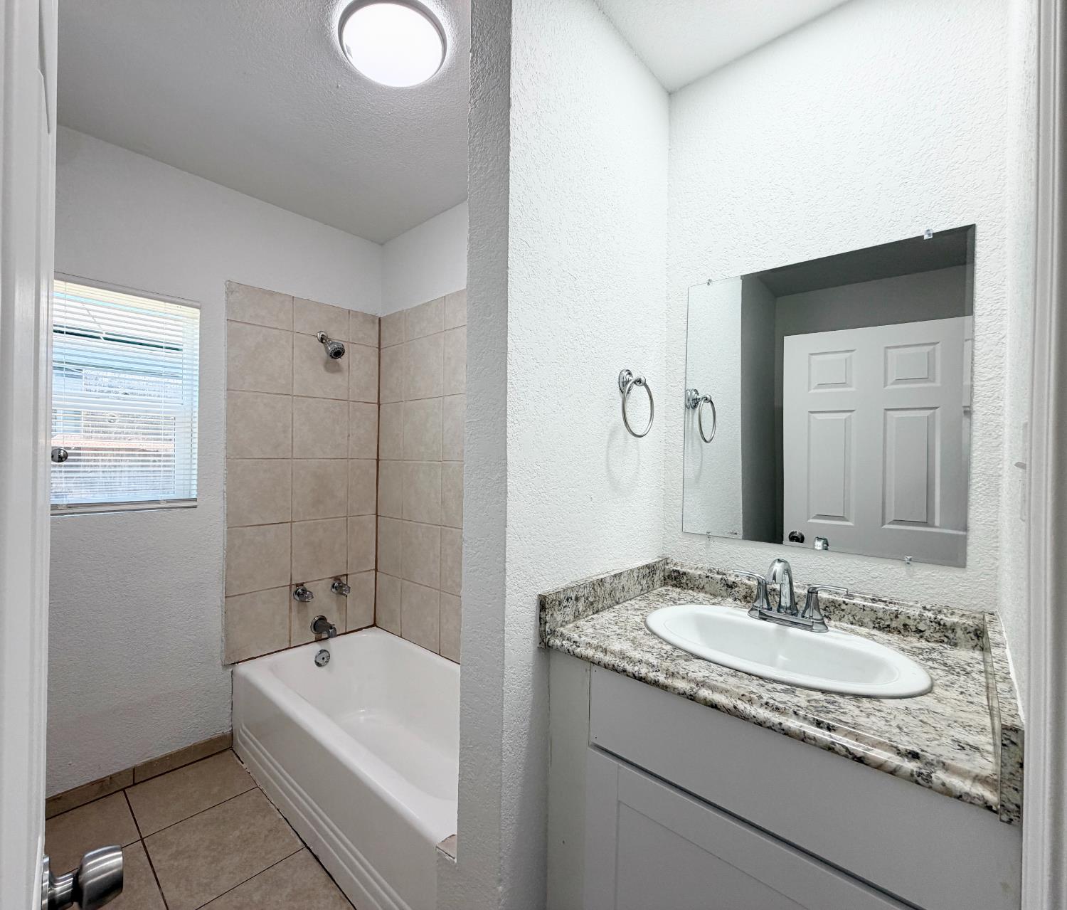 2421 E Clay Ave, Fresno, CA 93701
