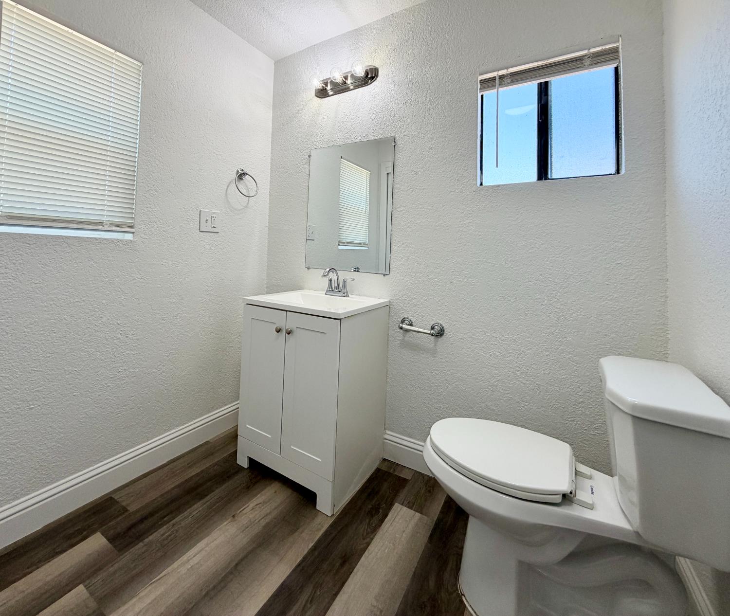 2421 E Clay Ave, Fresno, CA 93701