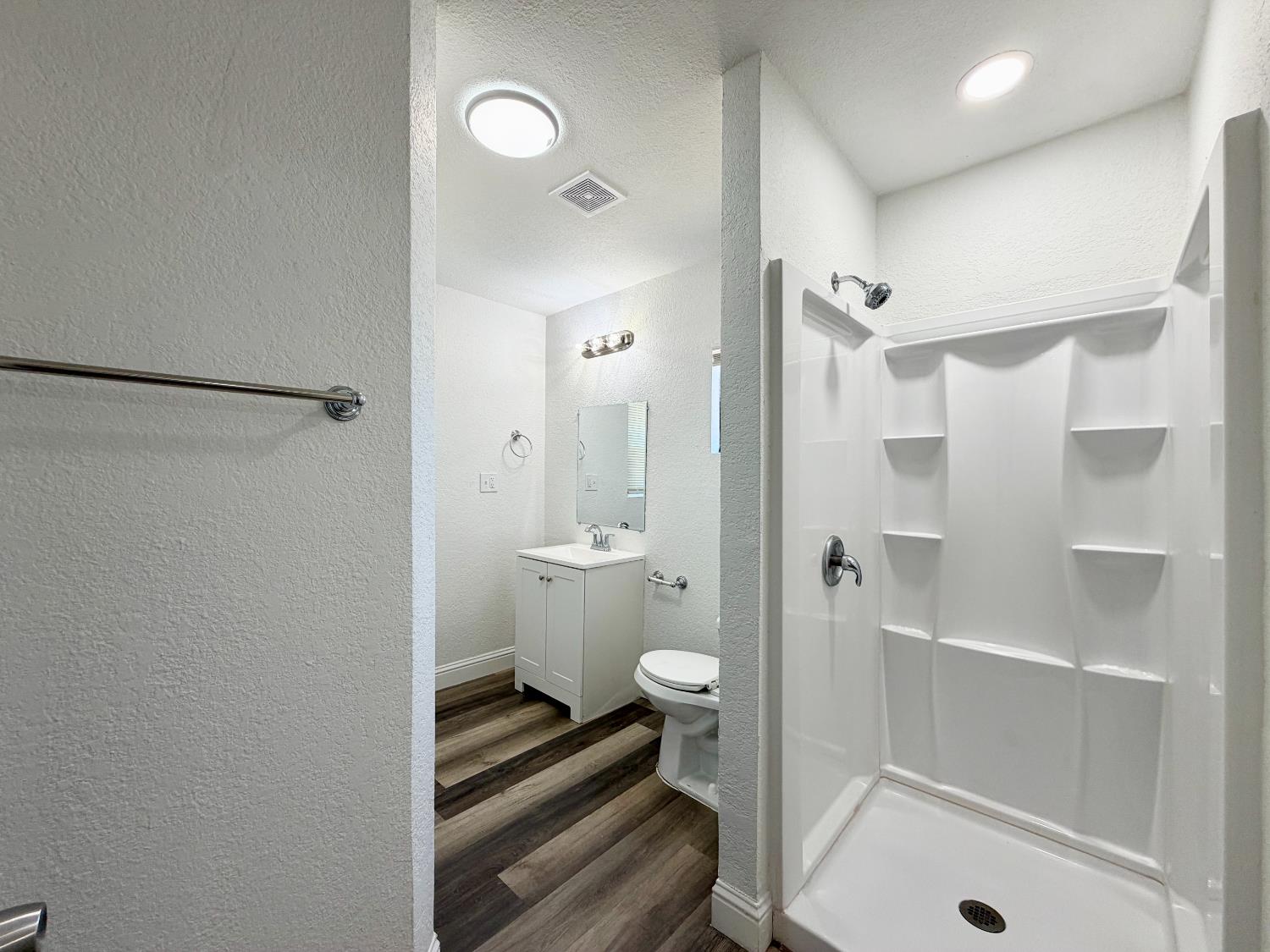 2421 E Clay Ave, Fresno, CA 93701