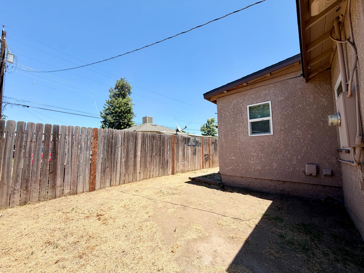 2421 E Clay Ave, Fresno, CA 93701