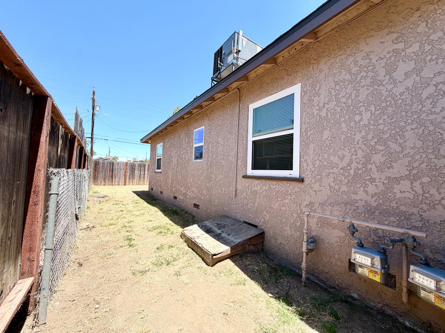 2421 E Clay Ave, Fresno, CA 93701