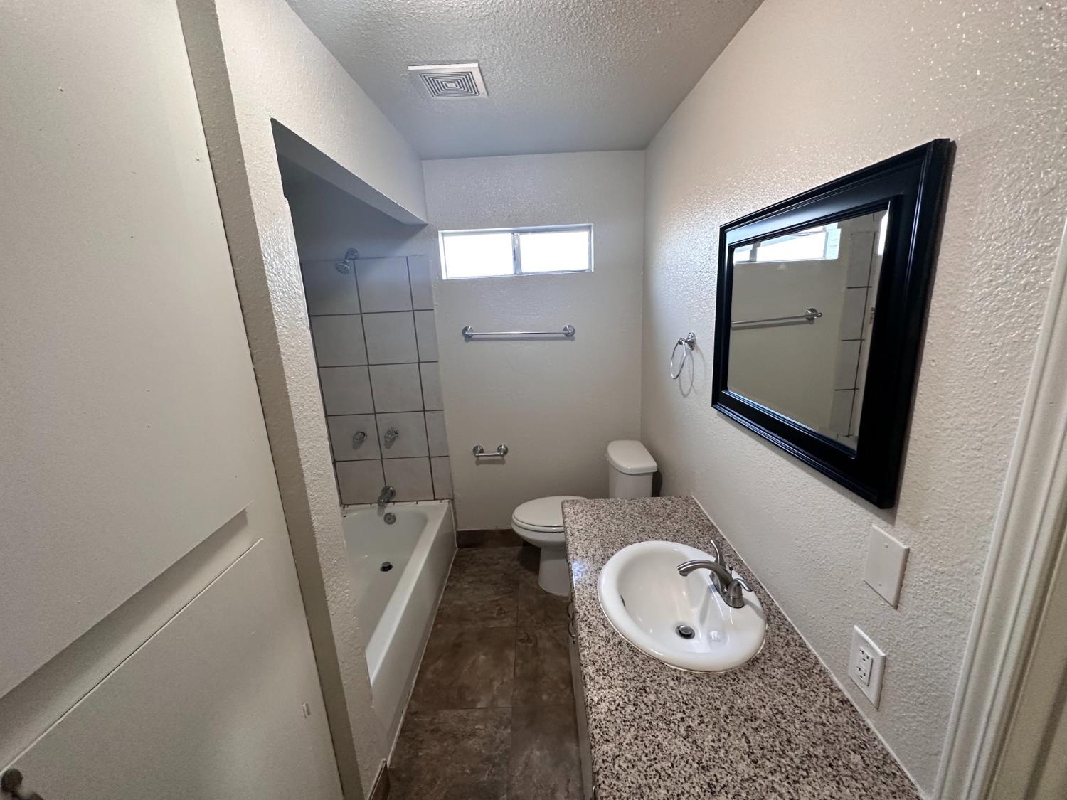 2421 E Clay Ave, Fresno, CA 93701