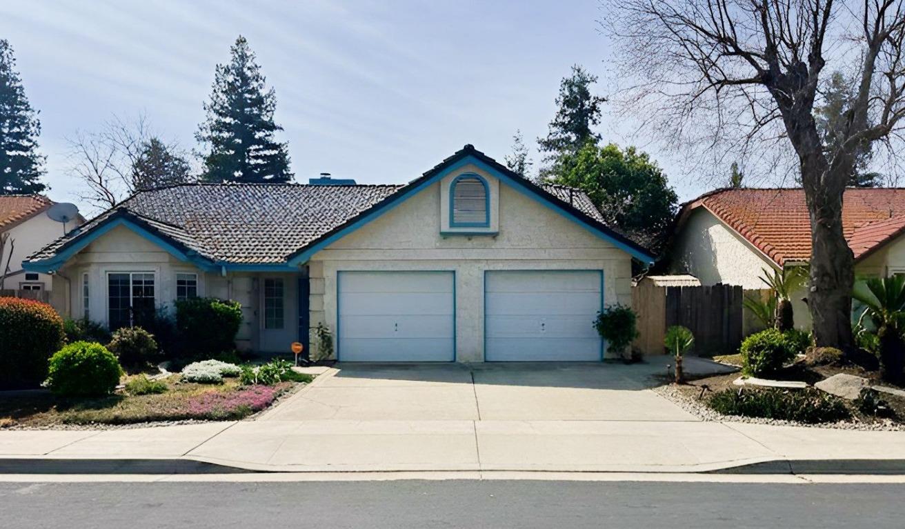 2526 Gibson Ave, Clovis, CA 93611