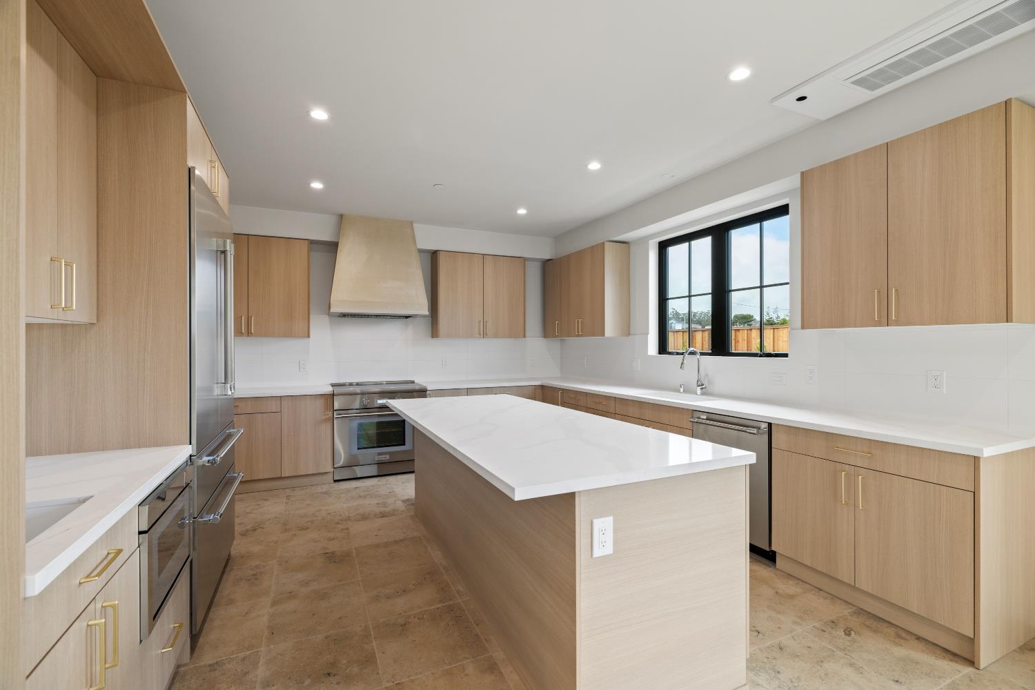 568 Creekside Ct, Half Moon Bay, CA 94019