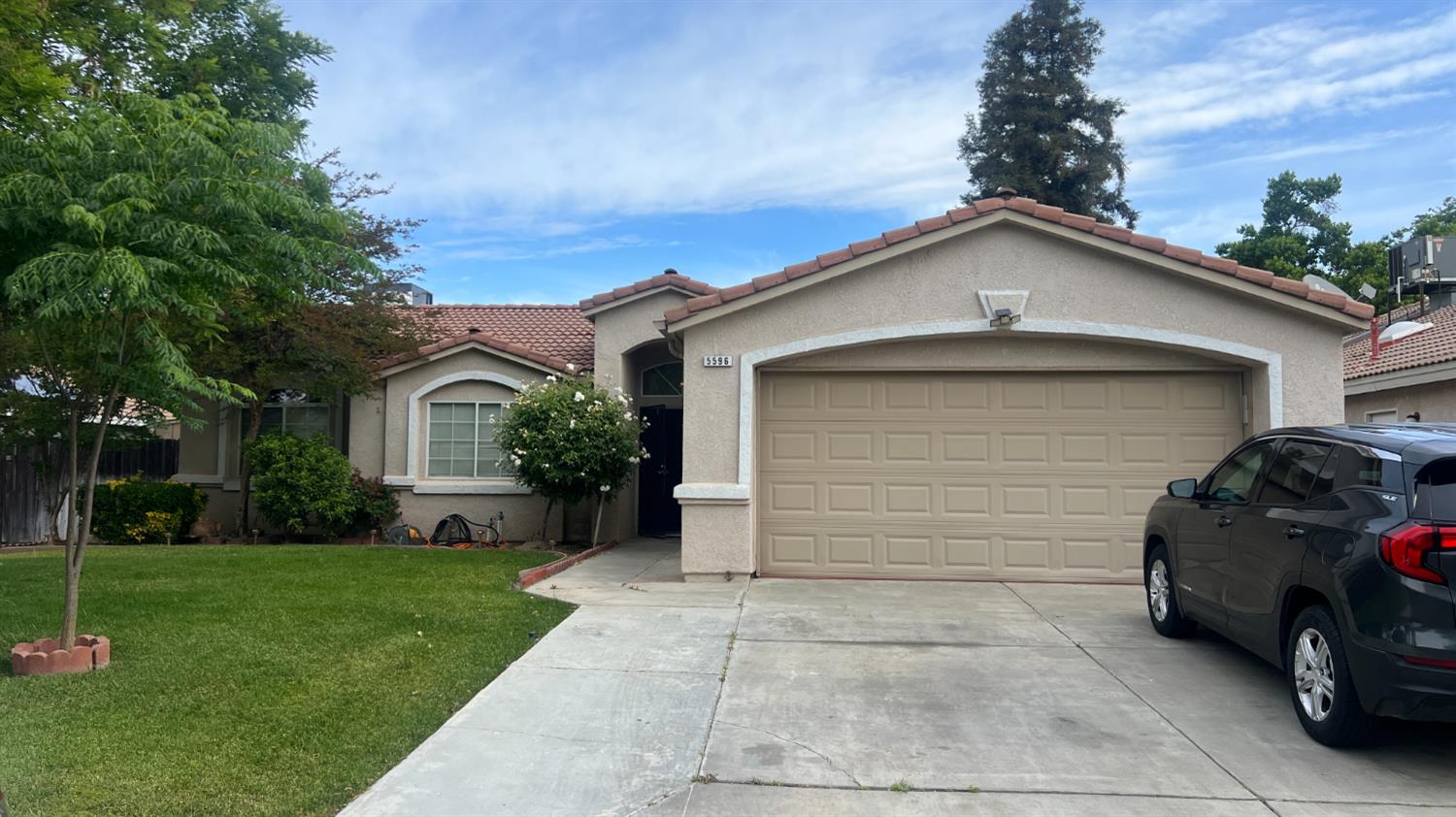 5596 W Pinedale Ave, Fresno, CA 93722