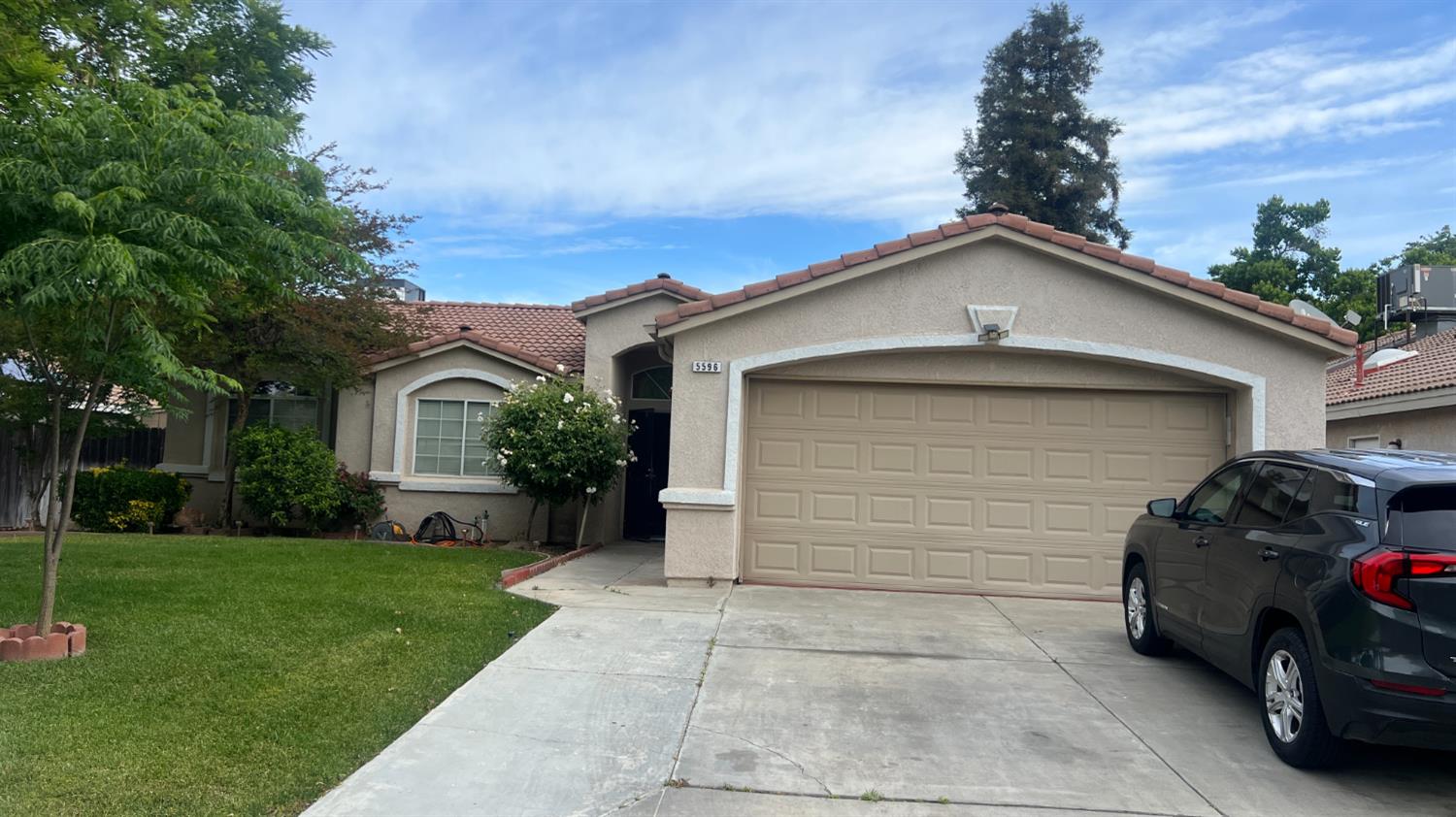 5596 W Pinedale Ave, Fresno, CA 93722