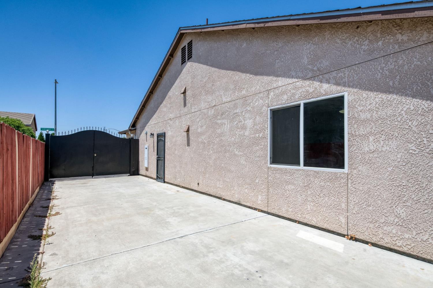 3308 N Gregory Ave, Fresno, CA 93722