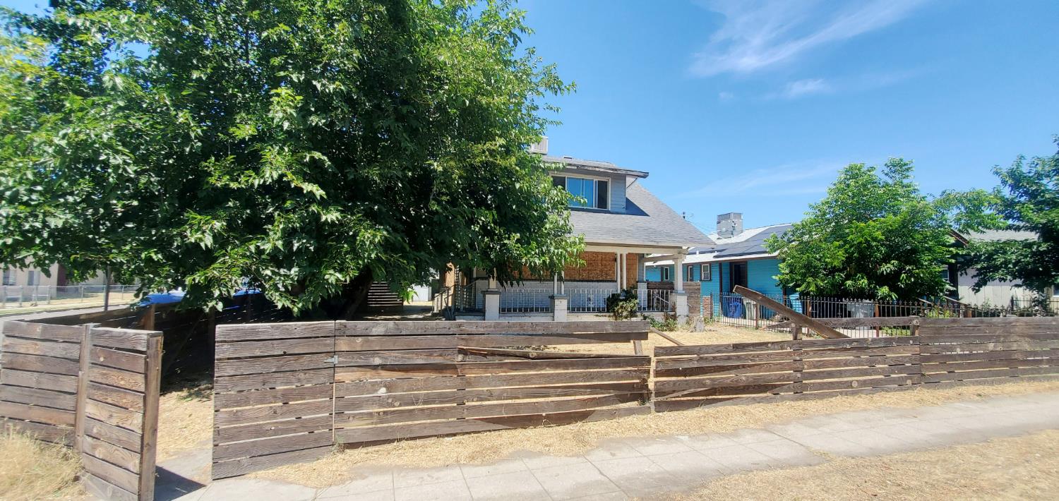 2303 E Grant Ave, Fresno, CA 93701