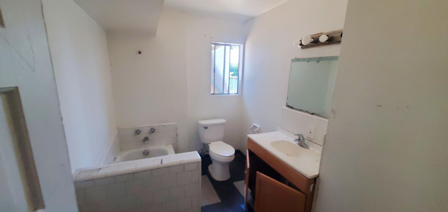 2303 E Grant Ave, Fresno, CA 93701