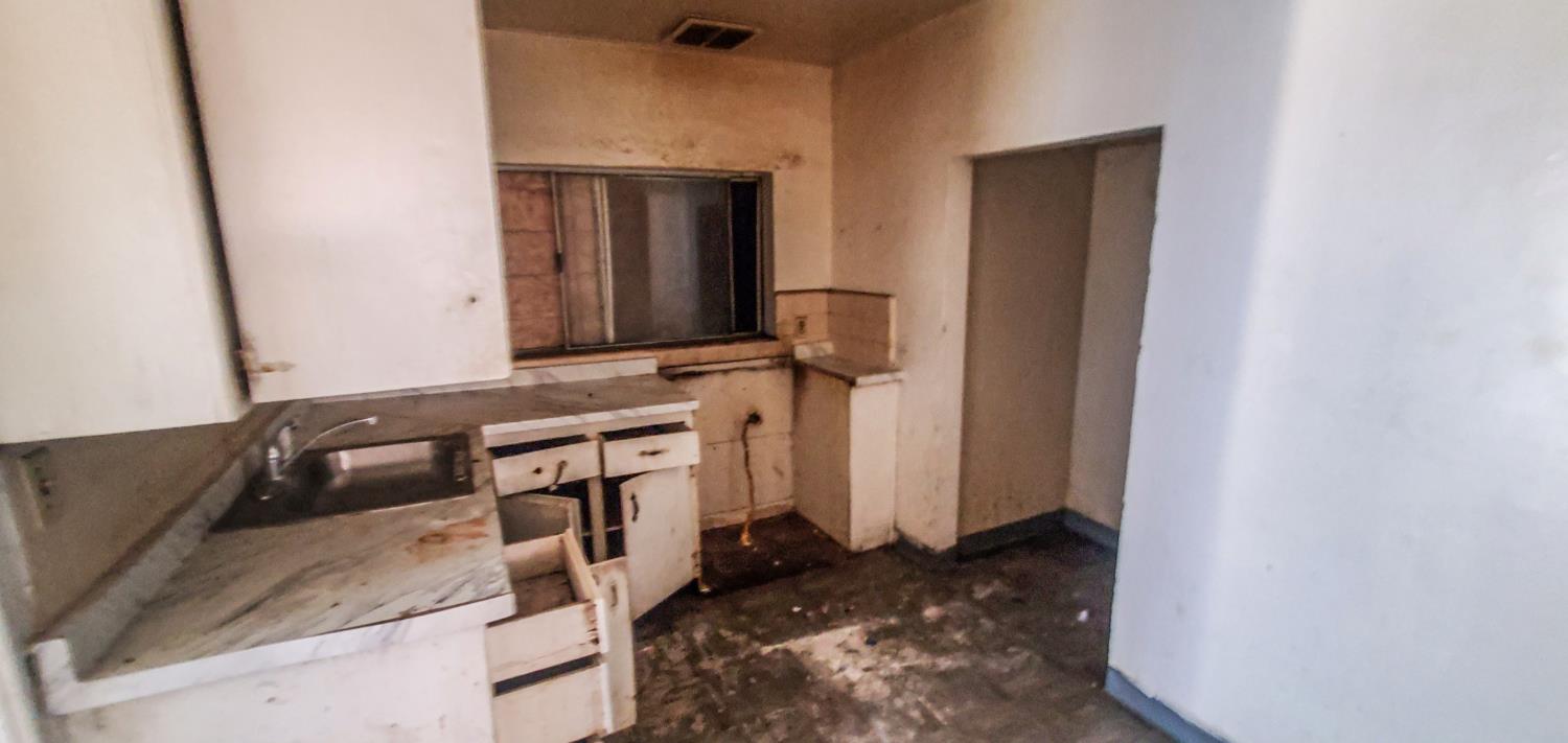 2303 E Grant Ave, Fresno, CA 93701