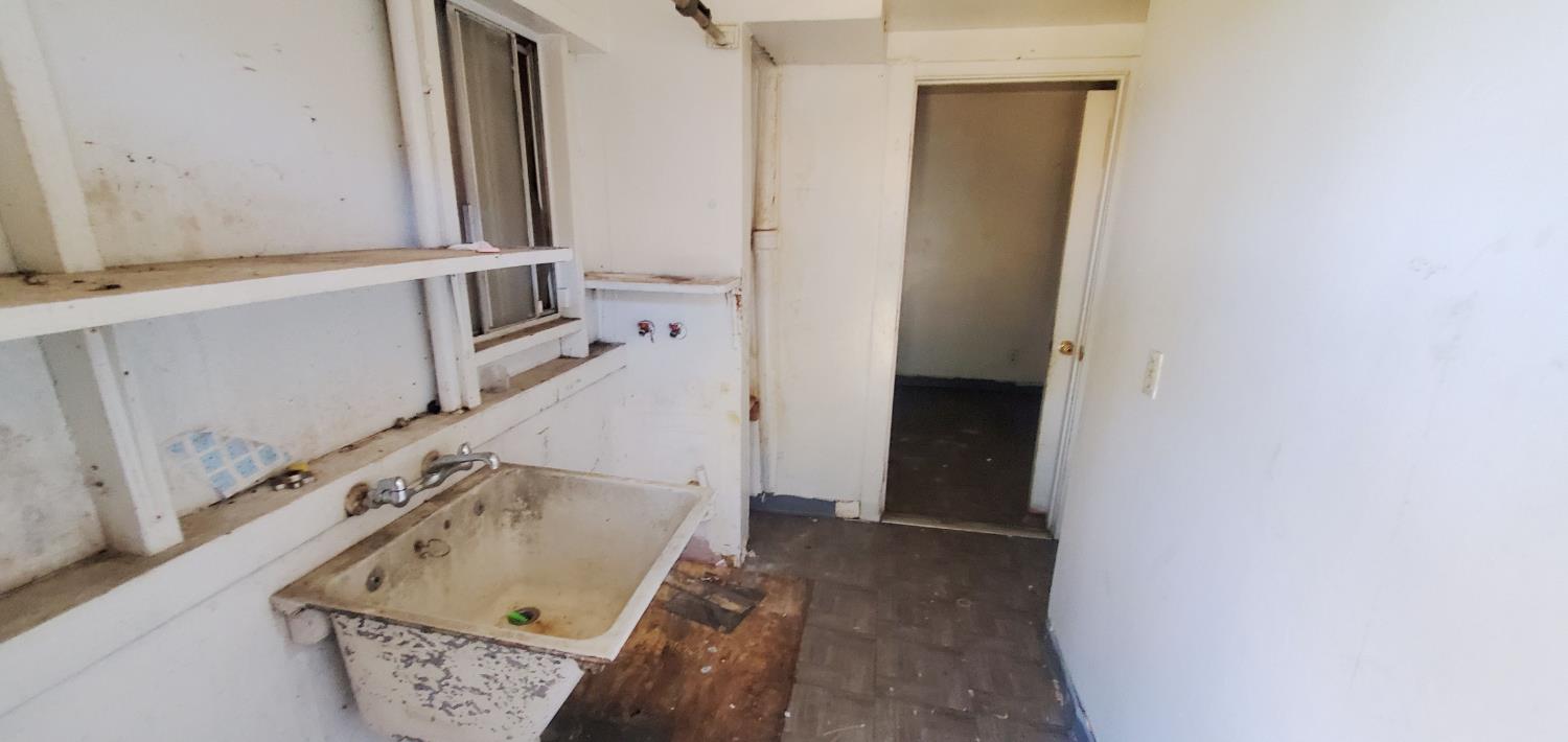 2303 E Grant Ave, Fresno, CA 93701