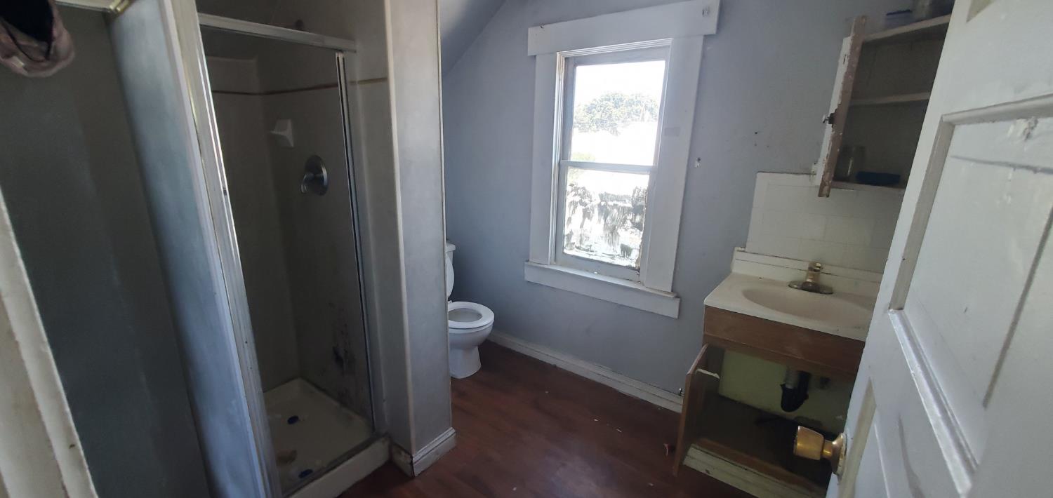 2303 E Grant Ave, Fresno, CA 93701