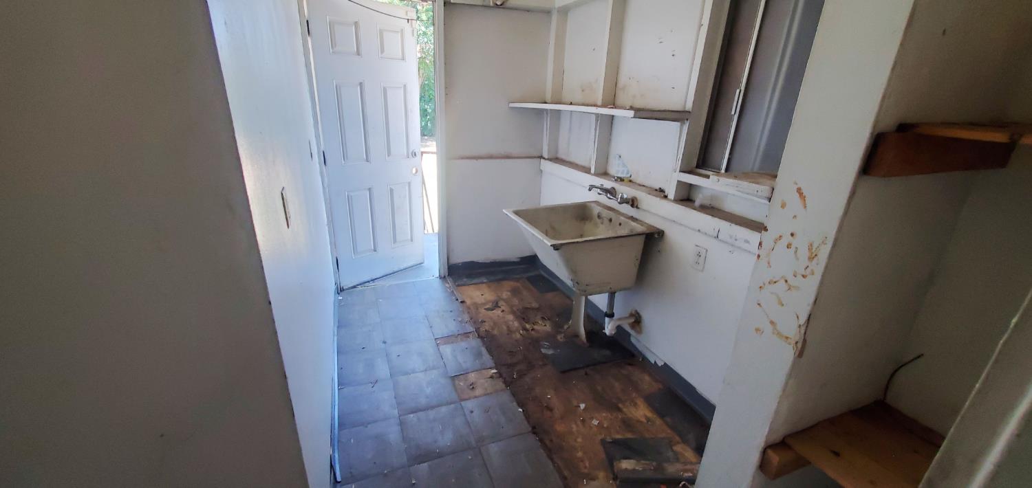 2303 E Grant Ave, Fresno, CA 93701