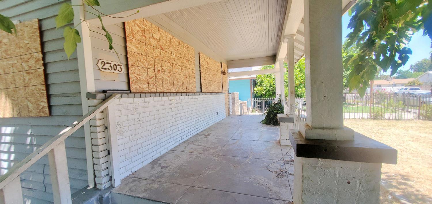 2303 E Grant Ave, Fresno, CA 93701