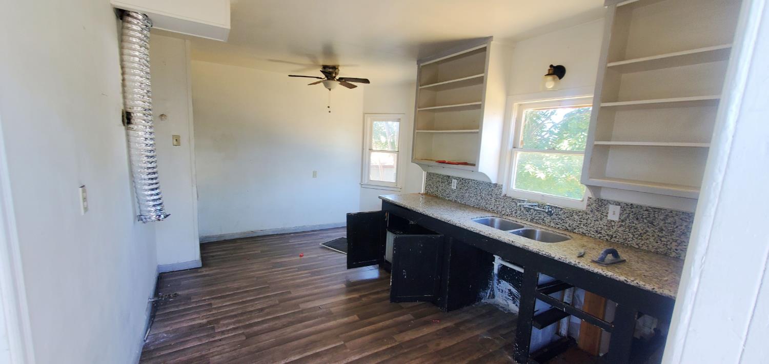 2303 E Grant Ave, Fresno, CA 93701