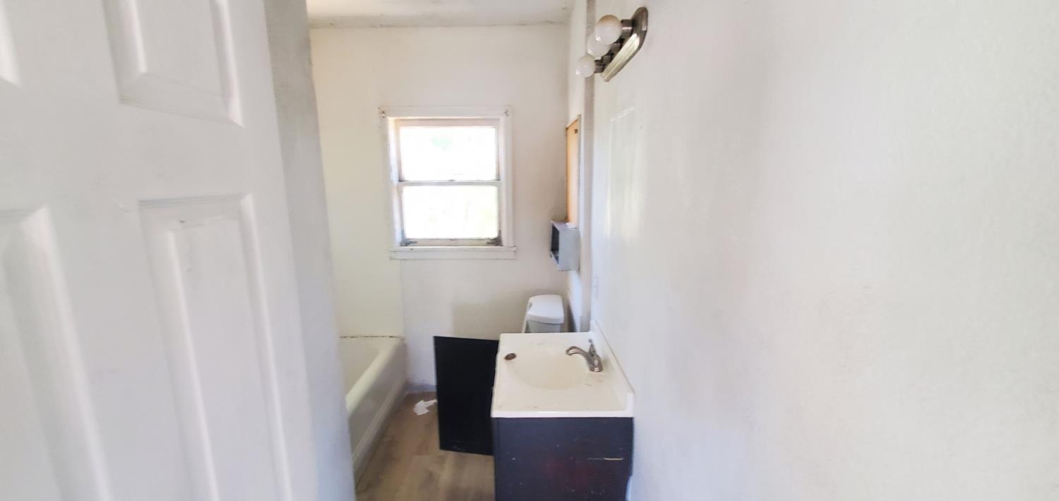 2303 E Grant Ave, Fresno, CA 93701
