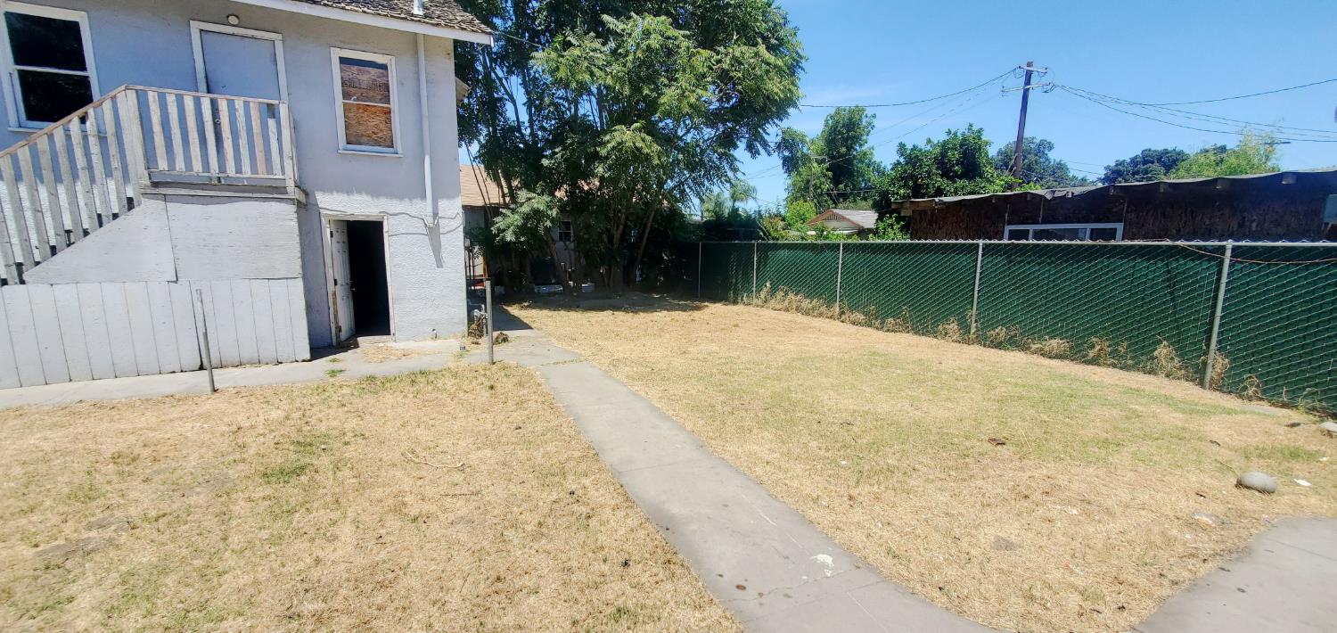 2303 E Grant Ave, Fresno, CA 93701