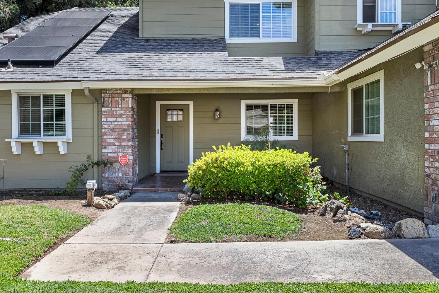 2183 E Fallbrook Ave, Fresno, CA 93720