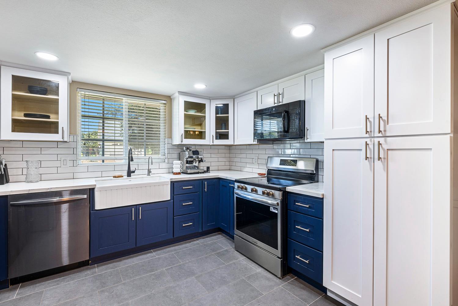 2183 E Fallbrook Ave, Fresno, CA 93720