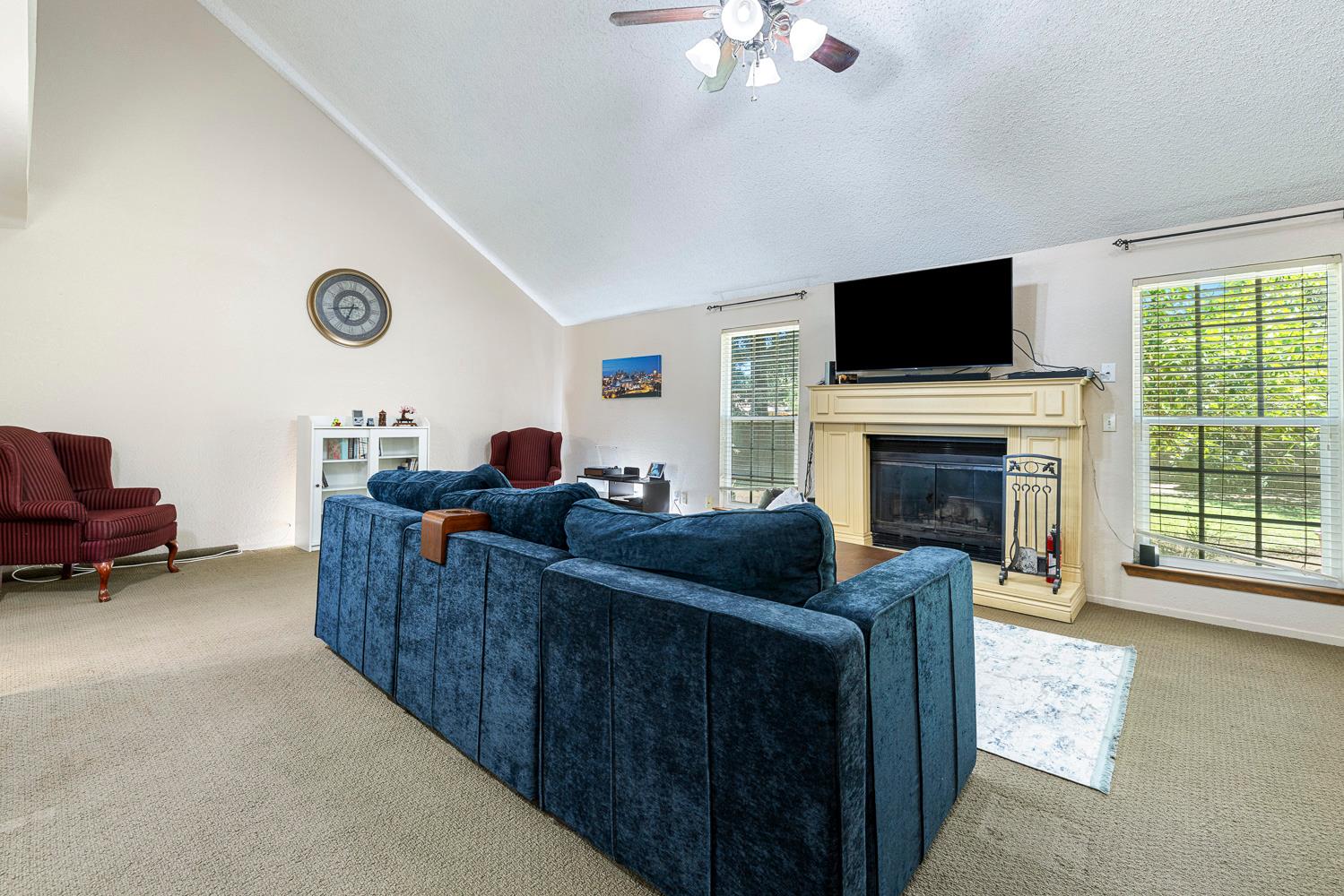 2183 E Fallbrook Ave, Fresno, CA 93720