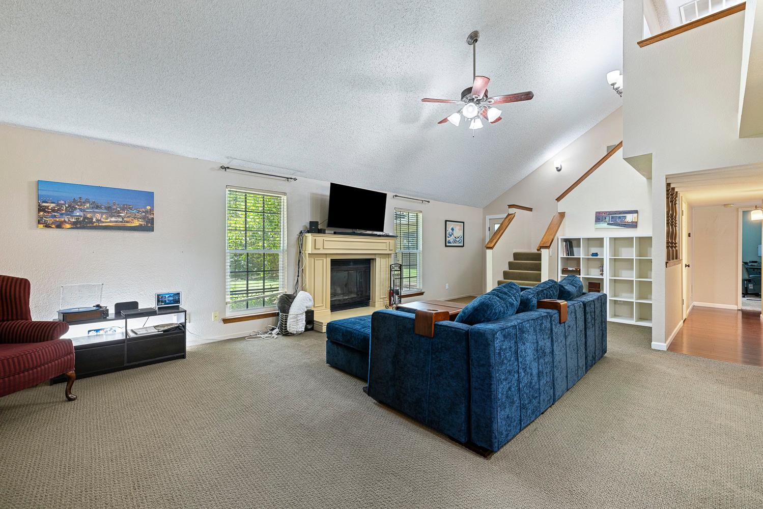 2183 E Fallbrook Ave, Fresno, CA 93720