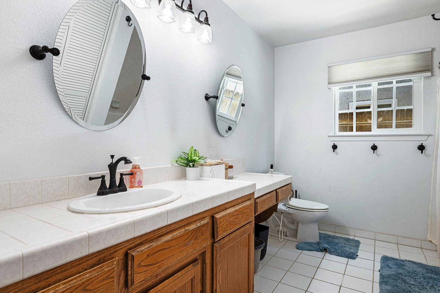 2183 E Fallbrook Ave, Fresno, CA 93720
