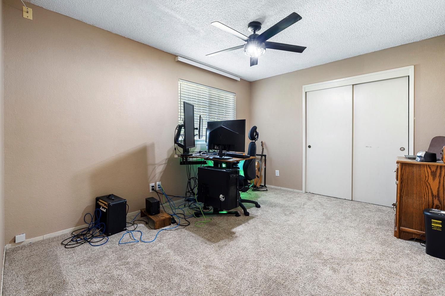 2183 E Fallbrook Ave, Fresno, CA 93720