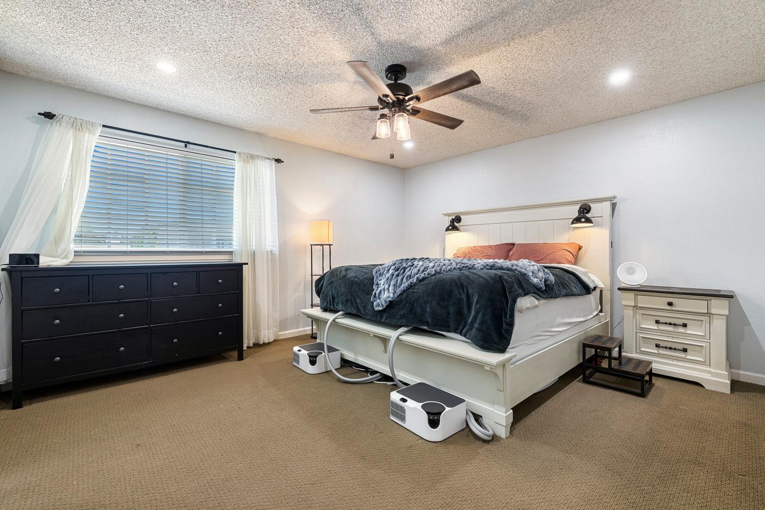 2183 E Fallbrook Ave, Fresno, CA 93720