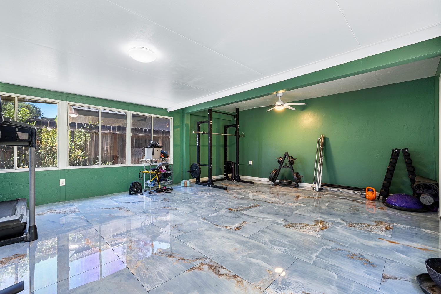 2183 E Fallbrook Ave, Fresno, CA 93720