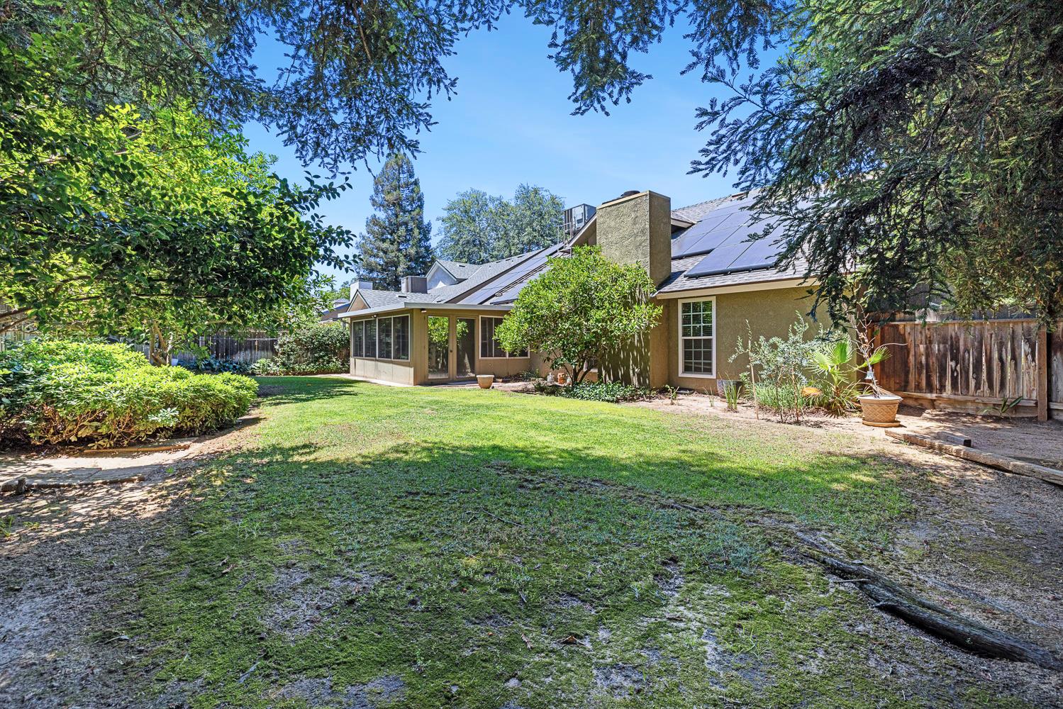 2183 E Fallbrook Ave, Fresno, CA 93720