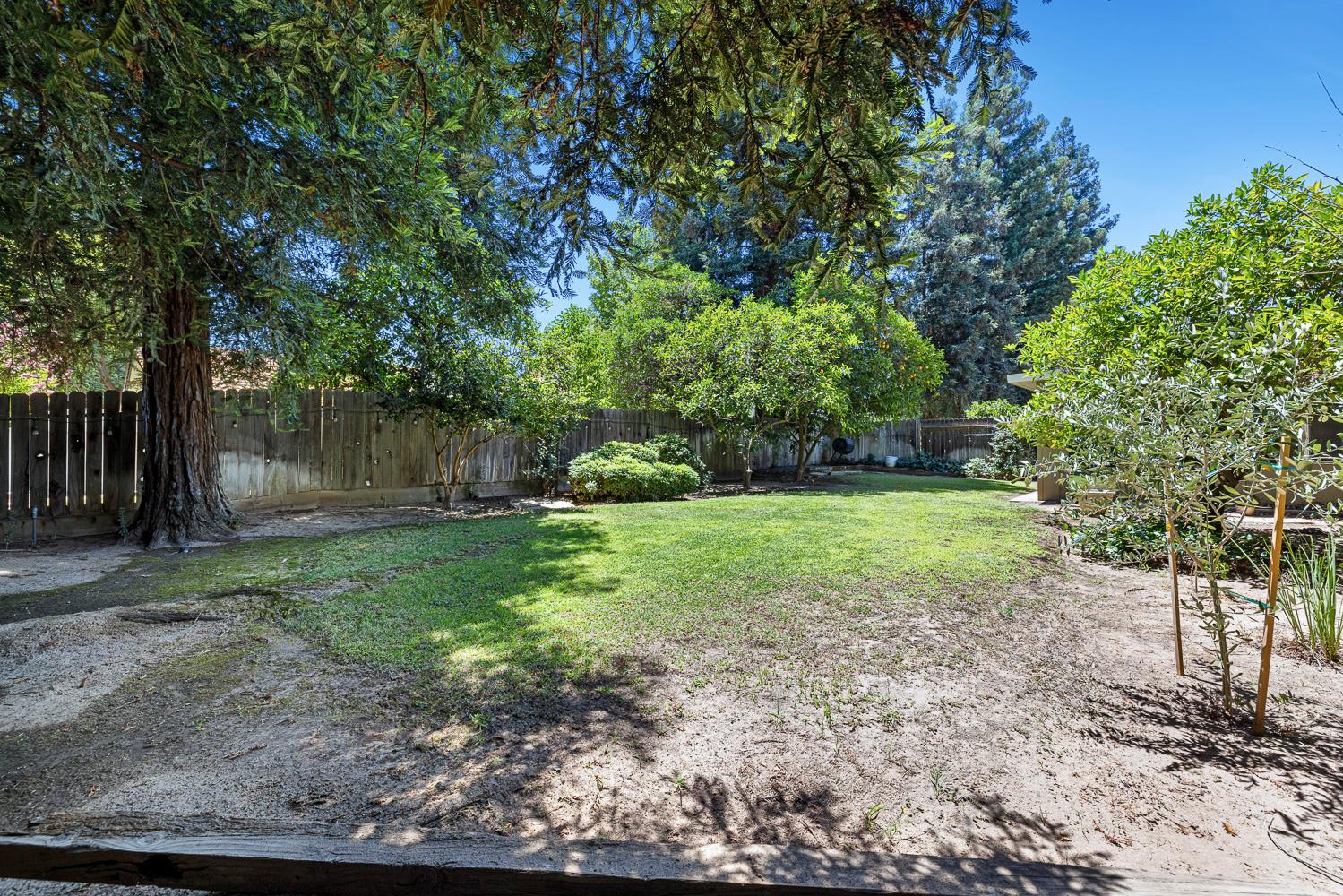 2183 E Fallbrook Ave, Fresno, CA 93720