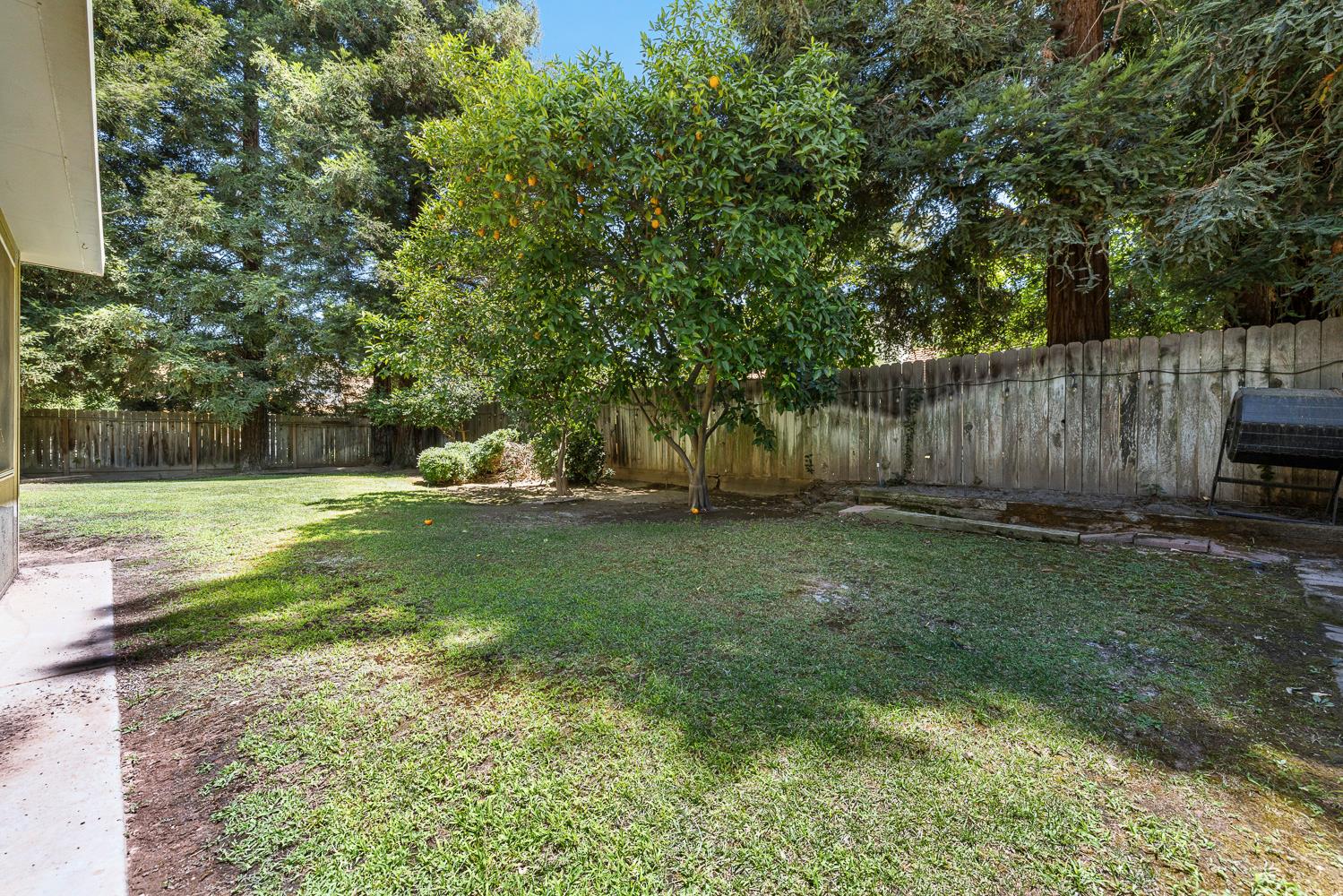 2183 E Fallbrook Ave, Fresno, CA 93720