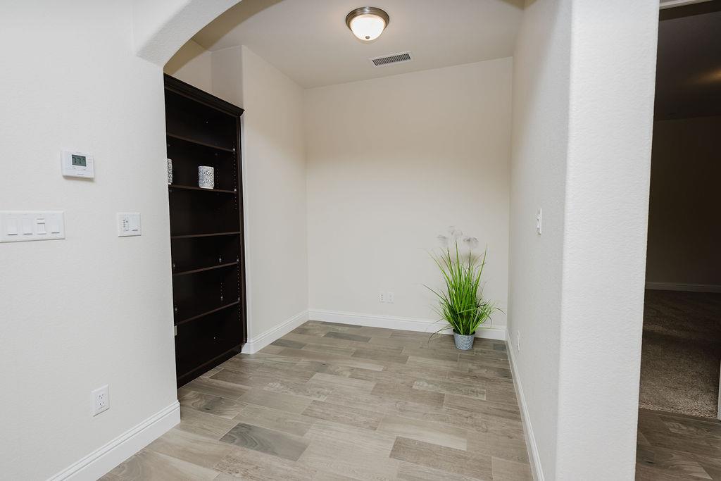 1407 E Via Azzurra Way, Fresno, CA 93730
