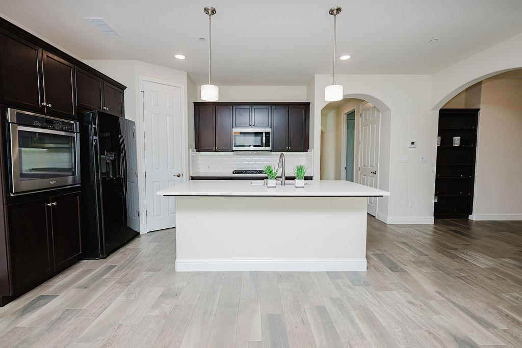 1407 E Via Azzurra Way, Fresno, CA 93730