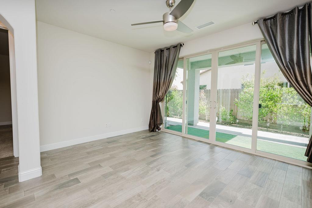 1407 E Via Azzurra Way, Fresno, CA 93730