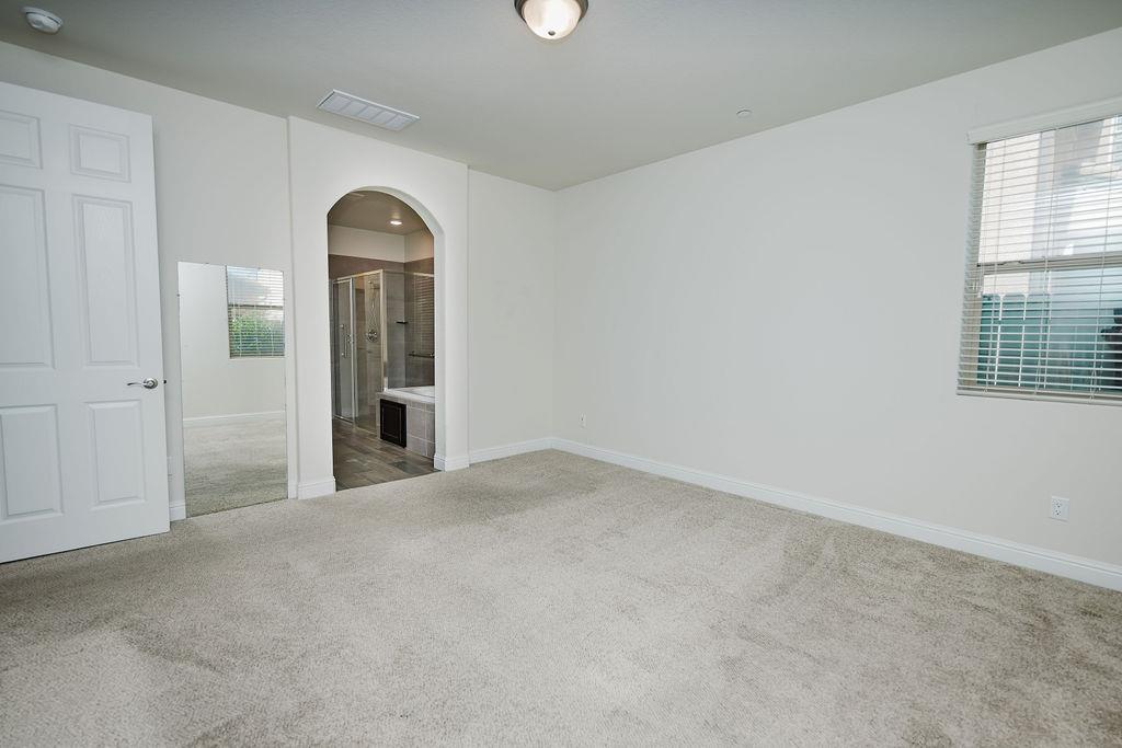 1407 E Via Azzurra Way, Fresno, CA 93730