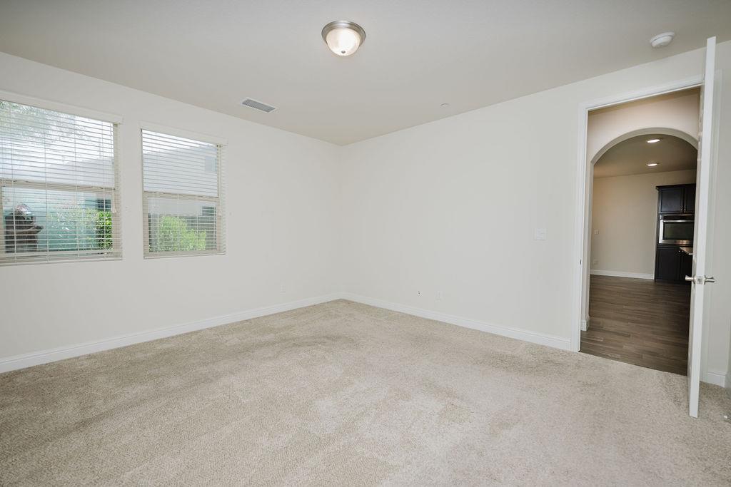1407 E Via Azzurra Way, Fresno, CA 93730