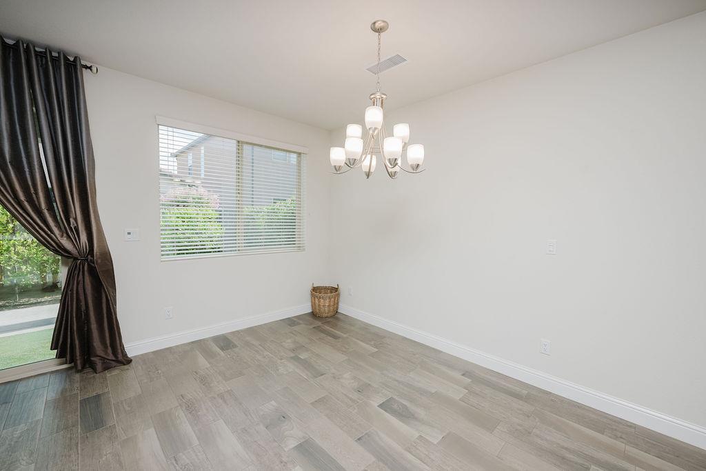 1407 E Via Azzurra Way, Fresno, CA 93730